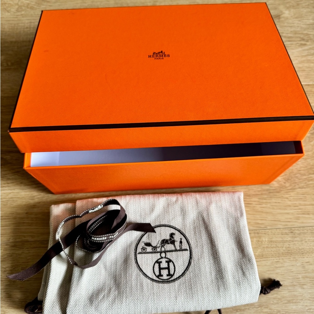 💞Authentic💞Hermes empty shoe box with shoe dust bags and ribbon